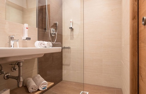 Sankt Leondard Hotel | Discover Hotel Untersberg: 4-Star Comfort with Spa Access