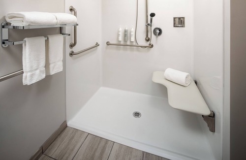 Orono Hotel | Hotel Ursa: Guest Rated 9.8 with Family-Friendly Amenities