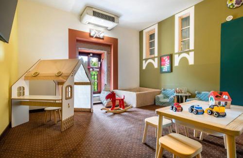 Hernadvecse Hotel | Discover Hotel Vécsecity Superior: 4-Star Oceanfront Oasis
