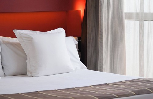 Sevilla Este Hotel | Discover Hotel Vértice Sevilla: Family-Friendly with Pool