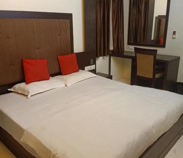 Dhanbad Hotel | Cozy Hotel V.I.P. Regency with Breakfast & Family-Friendly Perks
