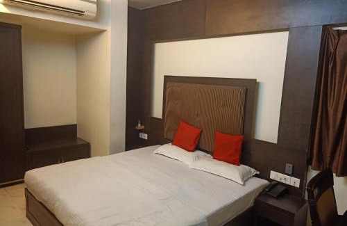 Dhanbad Hotel | Cozy Hotel V.I.P. Regency with Breakfast & Family-Friendly Perks