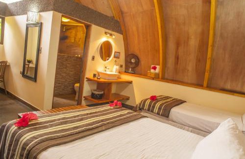 Hanga Roa Hotel | Inviting Hotel Vai Moana with Pool and Family Amenities
