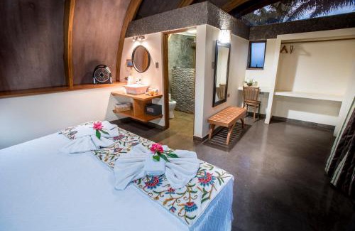 Hanga Roa Hotel | Inviting Hotel Vai Moana with Pool and Family Amenities