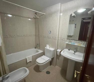 Distrito Oeste Hotel | Budget-Friendly Hotel Valdés with Breakfast & Pet Welcome