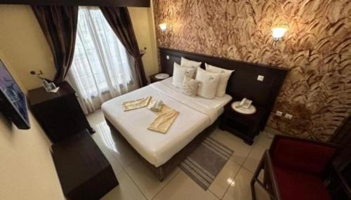 Akwa II Hotel | Inviting Stay at Hotel Vallée Des Princes with Pool & Hot Tub