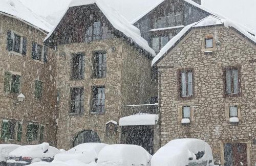 Sallent de Gallego Hotel | Discover Hotel Valle De Izas: Rated 9.3 with Hot Tub & Dining