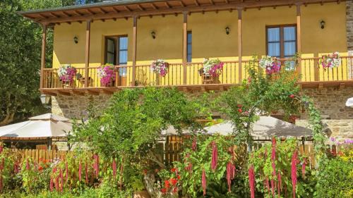 San Esteban de Valdueza Hotel | Hotel Valle del Silencio: Exceptional Stay with Hot Tub Access
