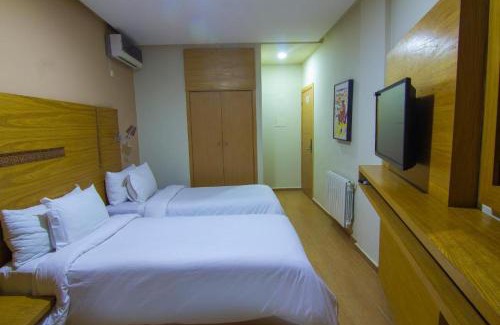 Errachidia Hotel | Welcoming Hotel Vallee Ziz: Family-Friendly Stay Awaits