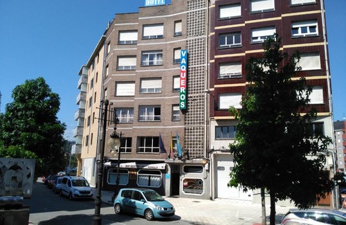 Langreo Hotel | Convenient Stay at Hotel Vaqueros: Pet & Child Friendly