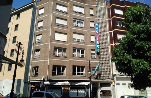 Langreo Hotel | Convenient Stay at Hotel Vaqueros: Pet & Child Friendly