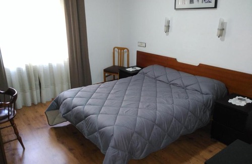 Langreo Hotel | Convenient Stay at Hotel Vaqueros: Pet & Child Friendly
