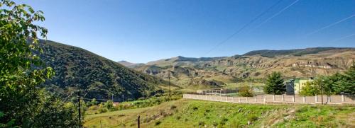 Aspindza House | Pet-Friendly Hotel Vardzia K A L A with Ocean View