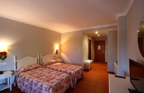 Alange Hotel | Relaxing Retreat at Hotel Varinia Serena, Balneario de Alange