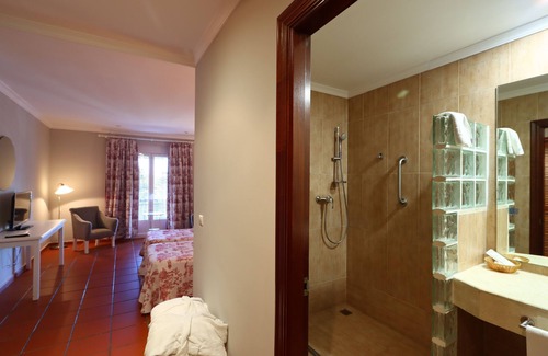 Alange Hotel | Relaxing Retreat at Hotel Varinia Serena, Balneario de Alange