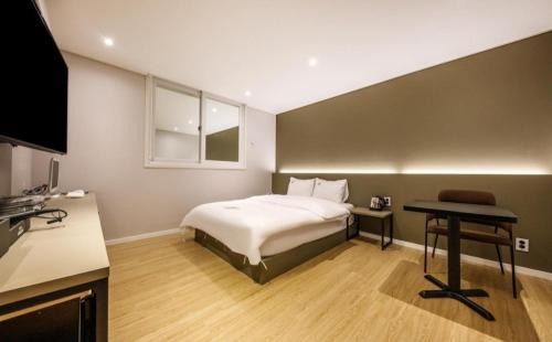Pohang Hotel | Discover Hotel Venesian: Family-Friendly with Hot Tub Bliss