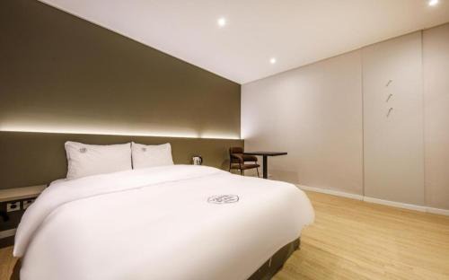 Pohang Hotel | Discover Hotel Venesian: Family-Friendly with Hot Tub Bliss