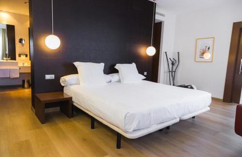 Valdepenas Hotel | Relax at Hotel Veracruz Plaza & Spa: 4-Star Getaway