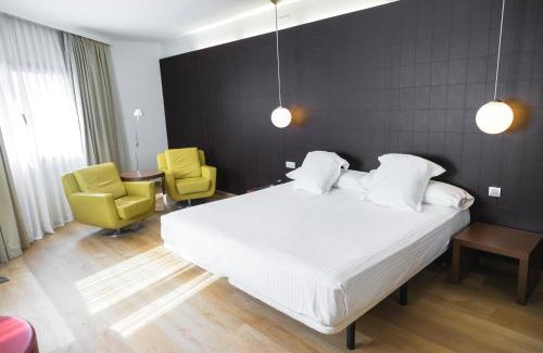 Valdepenas Hotel | Relax at Hotel Veracruz Plaza & Spa: 4-Star Getaway