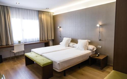 Valdepenas Hotel | Relax at Hotel Veracruz Plaza & Spa: 4-Star Getaway