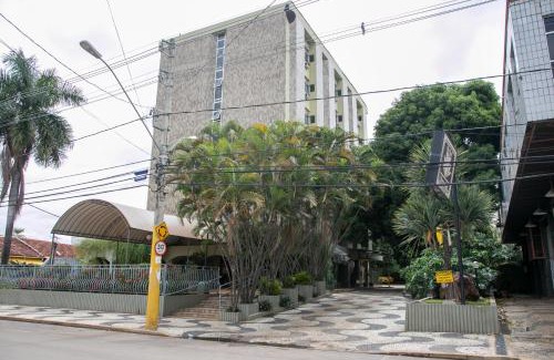 Paracatu Hotel | Pet-Friendly Retreat at Hotel Veredas with Pool & Breakfast
