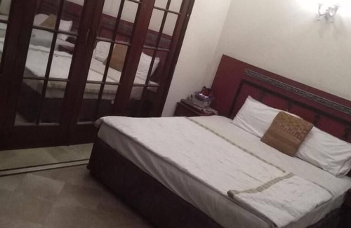 Gulberg Hotel | Budget-Friendly Hotel Versa Apartment & Lodges in Lahore