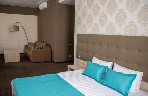 Lutsk Hotel | Enchanting Hotel Versailles: Pet-Friendly & Breakfast Included