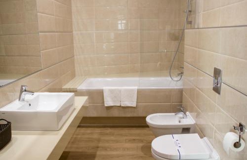 Lutsk Hotel | Enchanting Hotel Versailles: Pet-Friendly & Breakfast Included
