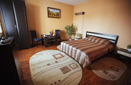 Staryy Oskol Hotel | Budget-Friendly Hotel Versal with Delicious Breakfast Included