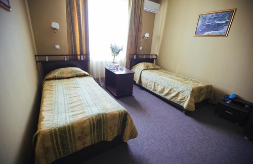 Staryy Oskol Hotel | Budget-Friendly Hotel Versal with Delicious Breakfast Included