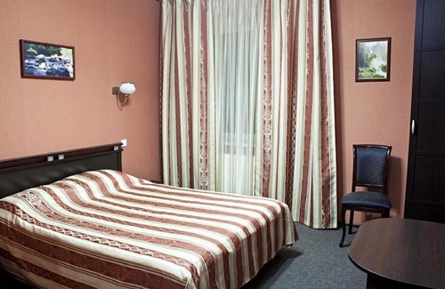 Staryy Oskol Hotel | Budget-Friendly Hotel Versal with Delicious Breakfast Included
