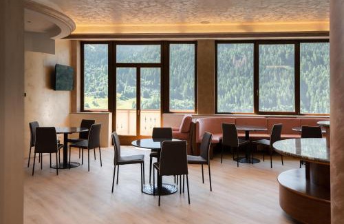 Vezza d'Oglio Hotel | Discover Hotel Vezza Alpine Lodge & Spa: Pet Friendly Retreat