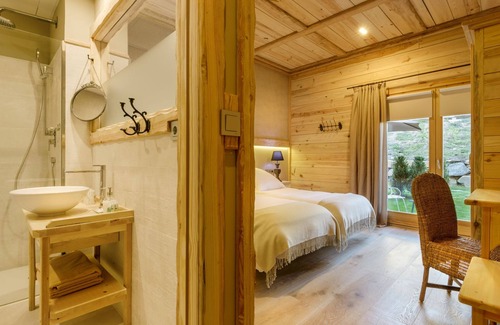Larrede Hotel | Elegant Hotel Viñas de Lárrede: Guest Rated 9.8 with Spa & Pool