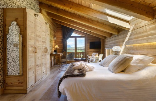 Larrede Hotel | Elegant Hotel Viñas de Lárrede: Guest Rated 9.8 with Spa & Pool