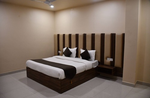 Kanpur Hotel | Budget-Friendly Hotel Vibharaj Palace with Breakfast Included