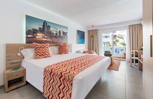 Sant Jordi de Ses Salines Hotel | Experience Relaxation at Hotel Vibra Bossa Flow - Adults Only