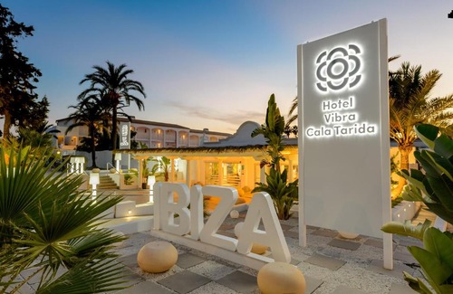 Sant Josep de sa Talaia Hotel | Discover Hotel Vibra Cala Tarida: Pool & Oceanfront Bliss