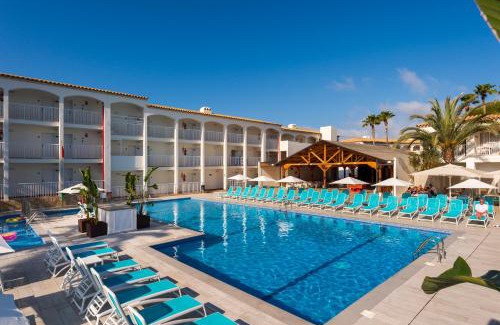 Sant Josep de sa Talaia Hotel | Discover Hotel Vibra Cala Tarida: Pool & Oceanfront Bliss