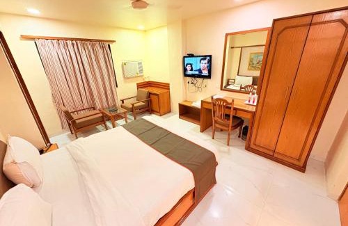 Navrangpura Hotel | Discover Hotel Vice President: Family-Friendly Dining Options