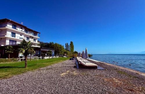Udenisht Hotel | Beachfront Bliss at Hotel Victoria - 4 Star Rated Stay