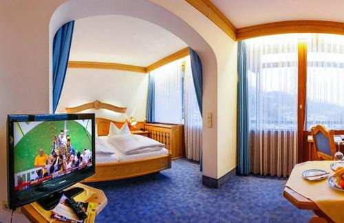 Berchtesgaden Hotel | Relax at Hotel Vier Jahreszeiten: Pool & Family-Friendly Stays