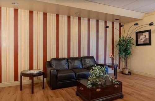Logan Lake Hotel | Family-Friendly Hotel Viewmont Residency with Breakfast