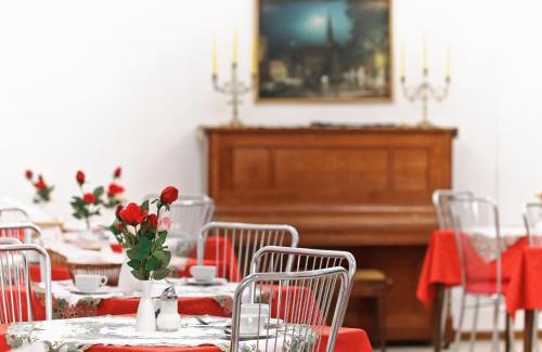Hietzing Hotel | Discover Hotel Viktoria Schönbrunn: Family & Pet Friendly Stay