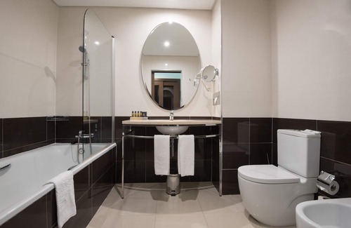 Coimbra City Centre Hotel | Discover Vila Galé Coimbra: A 4-Star Retreat with Spa & Pool