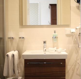 Poessneck Hotel | Inviting Hotel Villa Altenburg: Family-Friendly Retreat