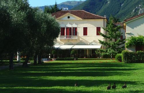 Bassano del Grappa Hotel | Elegant Hotel Villa Ca' Sette: Pet Friendly & Family Welcome