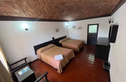 Morelia Hotel | Hotel Villa Capri, 2 camas dobles 4 Huéspedes