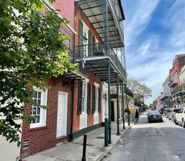 French Quarter Hotel | Elegant Stays at Hotel Villa Convento with Family-Friendly Perks