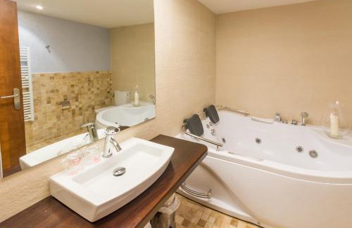 Cretas Hotel | Discover Hotel Villa de Cretas: Rated 9.4 with Family Amenities