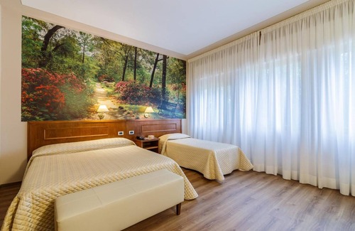 Pescia Hotel | Discover Hotel Villa delle Rose: Family-Friendly Retreat